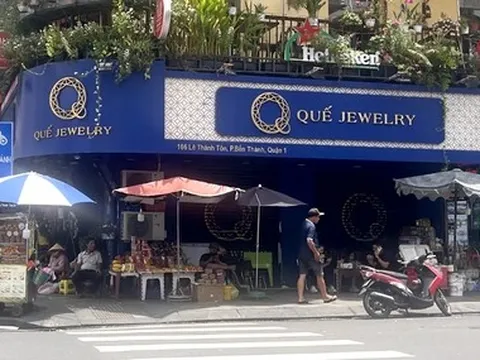 Thị trường kim cương: cửa hàng đóng cửa, trên mạng rộn ràng