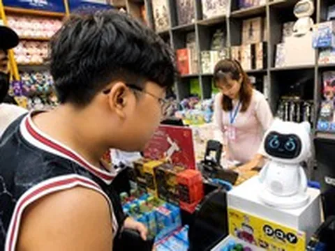 Thị trường đồ dùng năm học mới bắt trend với robot, AI