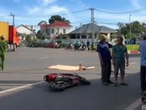 Xe tải chuyển hướng bất ngờ tông nữ sinh 15 tuổi tử vong