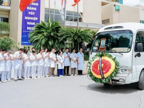 Xúc động hình ảnh hàng trăm y bác sĩ, học trò tiễn biệt cây đại thụ ngành hồi sức cấp cứu Vũ Văn Đính