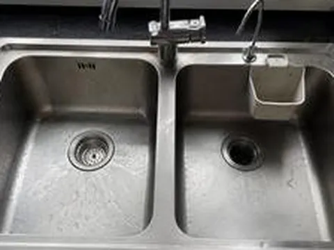 Vì sao ngày càng nhiều gia đình không còn dùng chậu rửa bát đôi? 2 thiết kế đang dần trở thành xu hướng mới