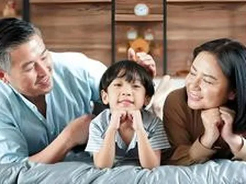 Cha mẹ DẠI DỘT nhất là kể lể điều này với người ngoài: Con cái sẽ gặp phiền phức không tưởng từ chính cái miệng của chúng ta!