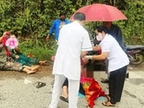 Sản phụ 'vượt cạn' giữa đường rừng, sinh bé trai 3,8kg