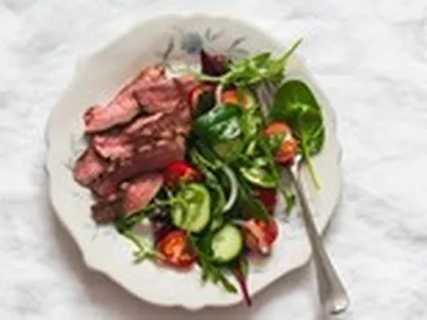 Ăn quá nhiều protein có thể khiến bạn già nhanh hơn?
