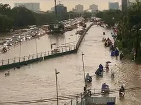Hà Nội lý giải nguyên nhân khu vực Long Biên ngập sau trận mưa lớn