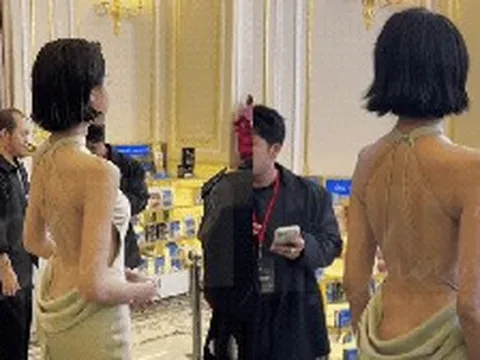 Thêm 1 bóng lưng cực phẩm, nhìn thoáng qua cũng biết đại mỹ nhân