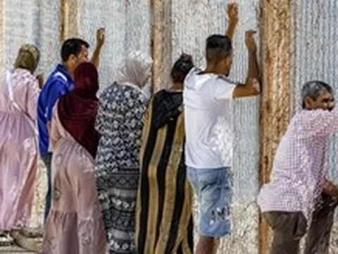 Lý do 60.000 người ồ ạt vượt biên vào Ceuta: Thất nghiệp, nghèo đói và 'giấc mơ châu Âu'