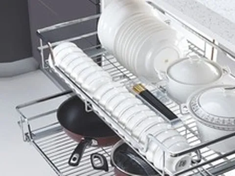 Về nhà bạn trai ra mắt, tôi có ấn tượng rất tốt, cho tới khi nhìn thấy chiếc tủ bát nhà anh thì bỗng có cảm giác lo sợ