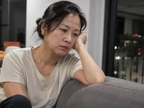 Người mẹ nghẹn ngào giữa đêm: Con có vấn đề, nhưng sai lầm của tôi còn lớn hơn, chính kiểu "yêu thương" này đã hủy hoại con
