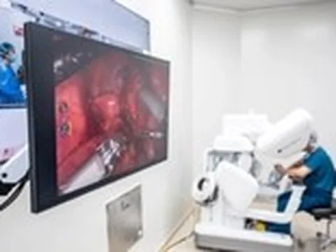 Phẫu thuật bằng robot điều khiển từ xa thành công tại hai bệnh viện