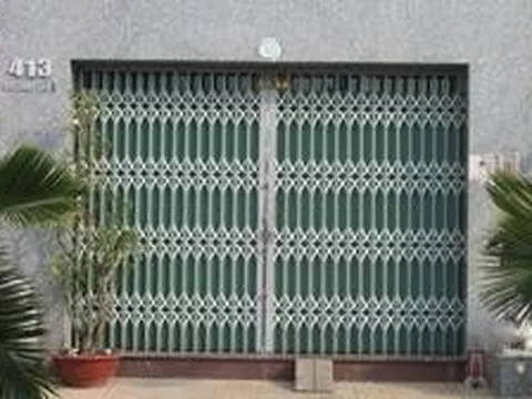 Vì sao ngày càng nhiều gia đình không còn làm cửa sắt kéo? 2 thiết kế đang dần trở thành xu hướng mới