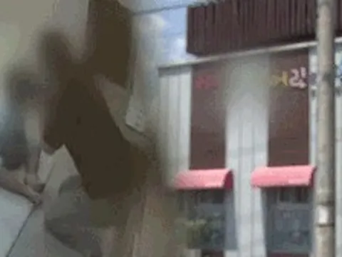 Vụ bạo hành trẻ tại trường mầm non công lập gây chấn động Hàn Quốc: Camera hé lộ sự việc kéo dài 3 tháng