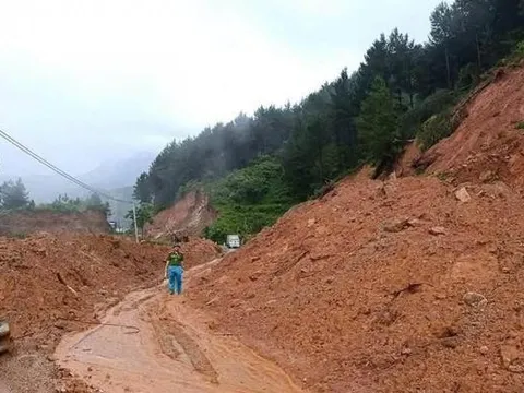 Bắc Bộ đón mưa lớn dồn dập, 8 tỉnh đối mặt nguy cơ lũ quét, sạt lở đất