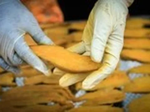 Về thủ phủ khoai deo, xem cách người dân làm lát khoai 'nhai hoài không hết'
