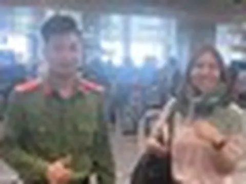 2 ngày trước - 2/8, kịp thời giúp đỡ 1 hành khách quốc tịch Trung Quốc tại cửa khẩu sân bay Nội Bài