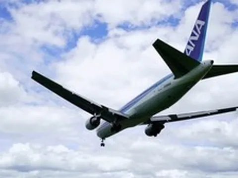 Phát hiện máy bay cắt ngang đường băng, chiếc Boeing 767 bẻ lái gấp như tàu lượn, 197 người thoát nạn gang tấc
