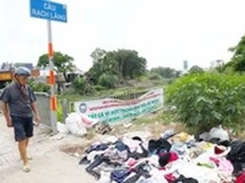 Rác tái diễn ở chung cư 1050 Phan Chu Trinh, phường Bình Thạnh tính lắp camera