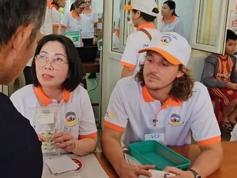 Hơn 100 y, bác sĩ Úc đến Phong Nha khám bệnh miễn phí cho dân