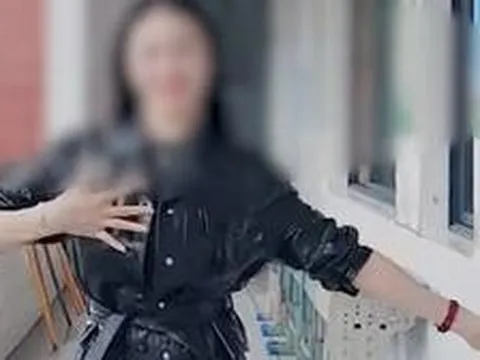 Cô giáo có gần 800.000 người theo dõi vì clip nhảy múa ở trường, bị phụ huynh tố cáo "gây ảnh hưởng xấu"