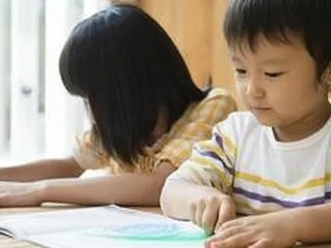 Nhiều cha mẹ cứ tưởng con mình kém thông minh, hóa ra là vì ngay từ đầu đã hướng dẫn con học theo cách "ngược đời" như này!