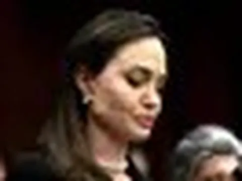 Biến căng vụ Brad Pitt kiện Angelina Jolie