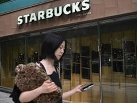 Trụ sở Starbucks Hàn Quốc bị cảnh sát ập vào khám xét
