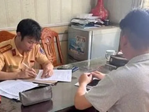 Tài xế bị phạt 38 triệu đồng vì lái ô tô tông ngã 4 người rồi bỏ chạy