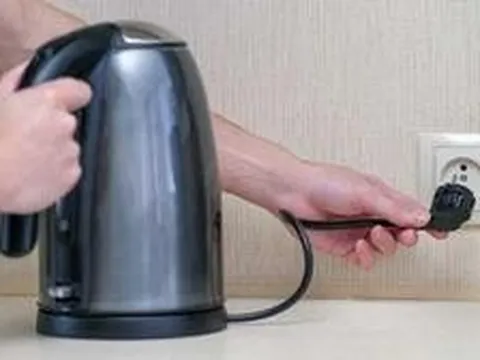Lời khuyên cho những người không rút điện ấm siêu tốc trước khi ngủ
