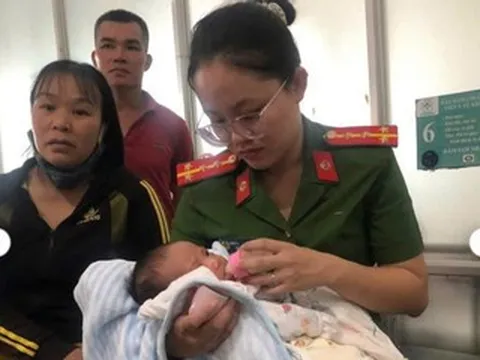 Người nhặt phế liệu bất ngờ thấy bé gái 2 tháng tuổi trong giỏ nhựa ven đường