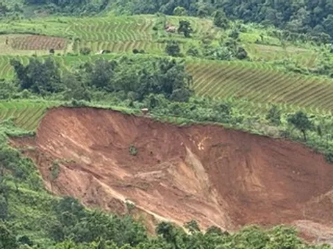 Sạt lở nghiêm trọng ở Lào Cai, 1 người nghi bị đất đá vùi lấp