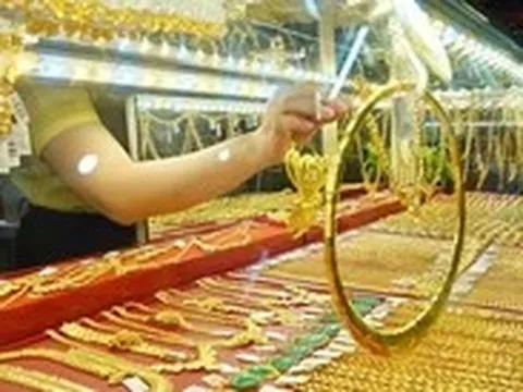 Đọc nhanh 6-8: Đồng USD suy yếu; giá vàng hôm nay tăng sốc