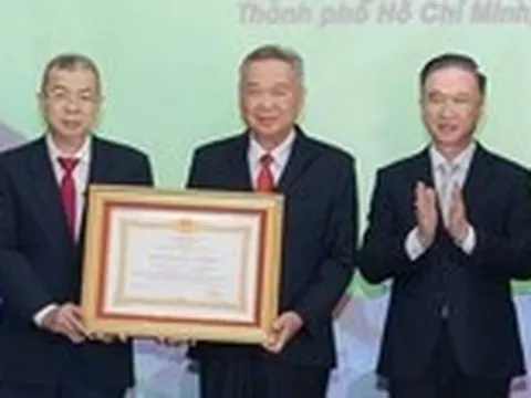 Ngành điện TP.HCM được trao Huân chương Lao động hạng Ba vì thành tích xuất sắc đột xuất xây dựng thành phố