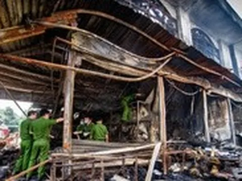 Hỗ trợ tiểu thương, khám nghiệm hiện trường vụ cháy trung tâm thương mại Biên Hòa