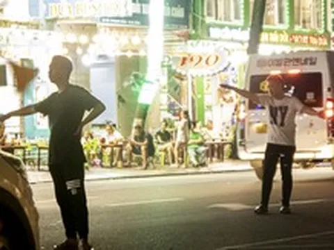 Hàng rong, chèo kéo du khách, lừa đảo du lịch ngày càng tinh vi, TP.HCM siết quản lý