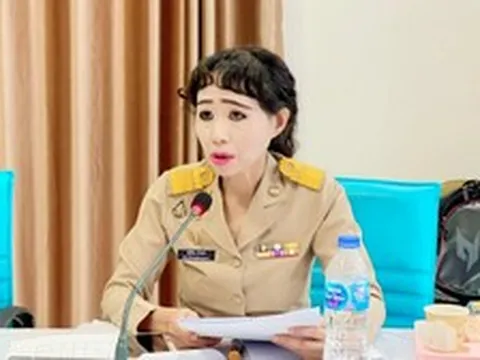 Nữ cán bộ Thái Lan lên tiếng sau khi gây "bão mạng" vì phong cách trang điểm rực rỡ trong cuộc họp ngân sách