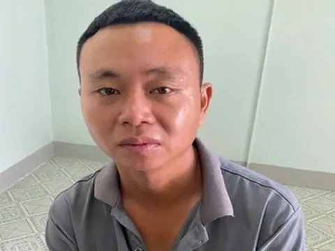 Khởi tố cha dượng bóp cổ, tát liên tiếp con riêng 3 tuổi của vợ
