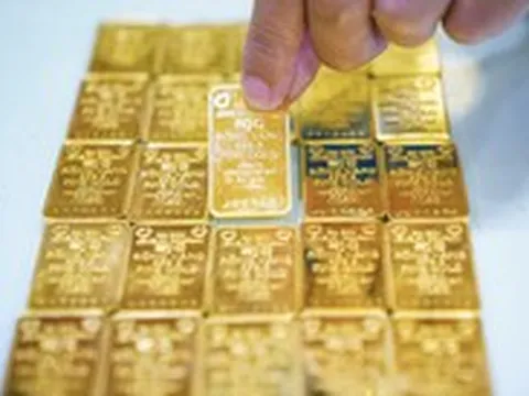 Đọc nhanh 7-8: Giá dầu lại tăng mạnh; giá vàng hôm nay biến động ra sao?