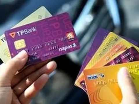 Vì sao thẻ ngân hàng lại có hình chữ nhật bo tròn 4 góc?