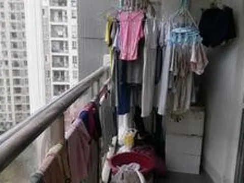 Vì sao ngày càng nhiều gia đình không còn phơi quần áo ở ban công? Vài mét vuông ngoài trời đang được dùng theo 1 cách rất khác