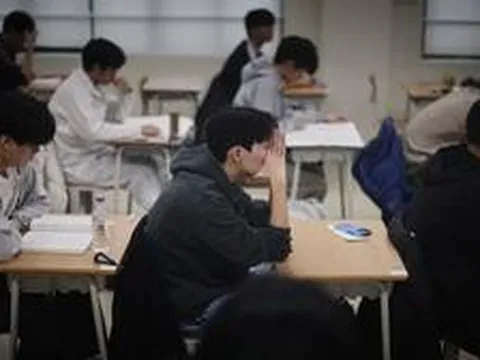 Giáo sư phát hiện 32/35 sinh viên trong lớp dùng AI làm bài chỉ nhờ một từ “bẫy” giấu trong đề thi