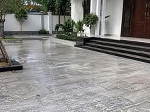 Vì sao ngày càng nhiều gia đình không còn lát kín sân bằng gạch? 2 cách làm vừa mát vừa thoát nước tốt đang dần trở thành xu hướng mới