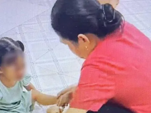 Bảo mẫu "luồn dây thun bắn chân hai cháu bé 2 tuổi" khai gì?