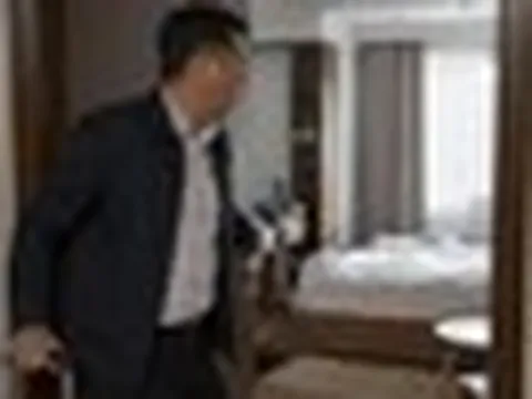 Đi xa nhiều ngày trở về, người đàn ông chết lặng khi mở cửa phòng: Cảnh trên giường khiến ông mất ngủ