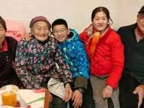Cụ bà 111 tuổi vẫn ra đồng, tiết lộ những thói quen duy trì suốt nhiều thập kỷ