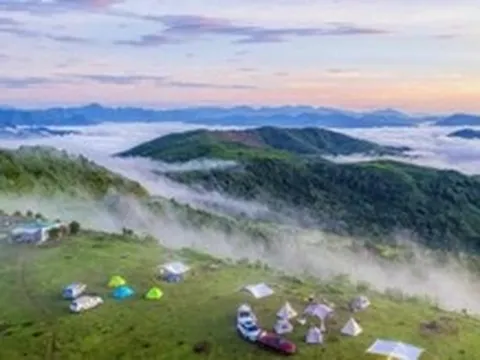 8.500 người về thảo nguyên Bùi Hui 'chạm vào mây'