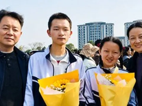 Nữ sinh 15 tuổi "nhảy cóc" 2 lớp để thi đại học cùng anh trai, kết quả đỗ trường top 1 với điểm cao hơn cả anh