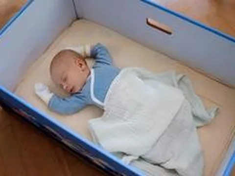 Vì sao người Phần Lan hay đặt trẻ sơ sinh ngủ trong hộp carton?