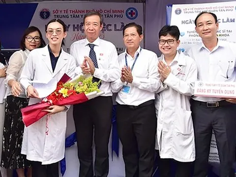 Nhiều bệnh viện TP.HCM tuyển hàng trăm bác sĩ, điều dưỡng, có nơi tuyển 60 người