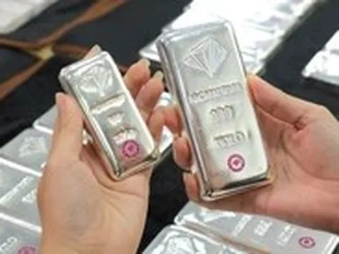 Đọc nhanh 10-8: Giá dầu đi lên, giá bạc bứt hơn 10% trong một tuần
