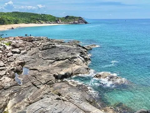 "Cái nôi" của nghề làm muối cổ 2000 năm tuổi ở Quảng Ngãi